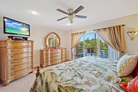 Condo in Tamarac, Florida, 3 bedrooms  № 1187785 - photo 17