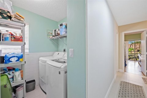 Condo in Tamarac, Florida, 3 bedrooms  № 1187785 - photo 24