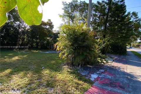 Land in Oakland Park, Florida № 802576 - photo 2