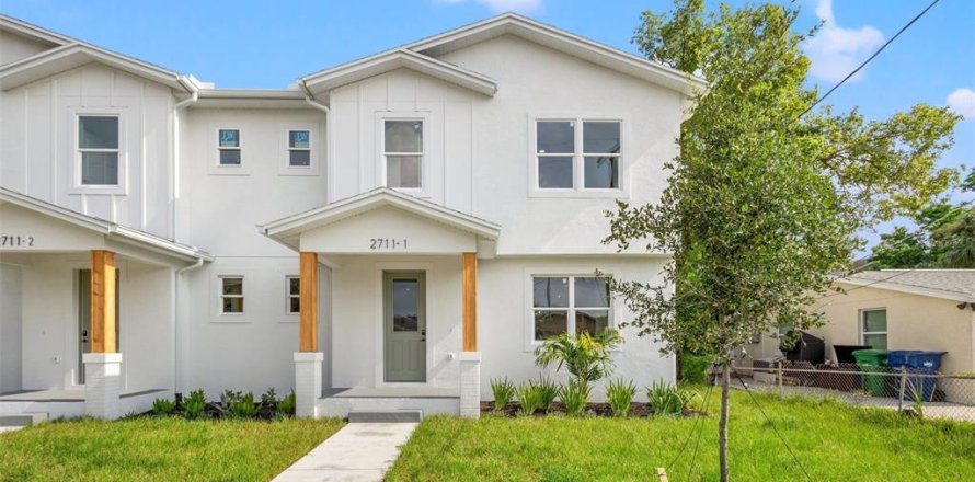 Townhouse in Tampa, Florida 4 bedrooms, 228.08 sq.m. № 1323522