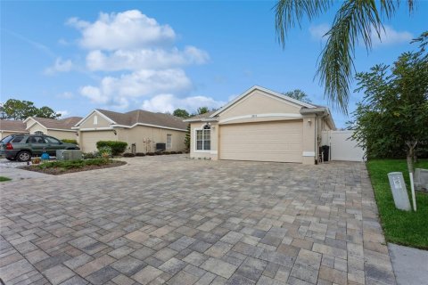 House in Holiday, Florida 3 bedrooms, 168.99 sq.m. № 1323564 - photo 1