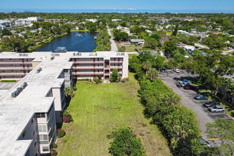 Condo in Palm Springs, Florida, 1 bedroom  № 1189577 - photo 6