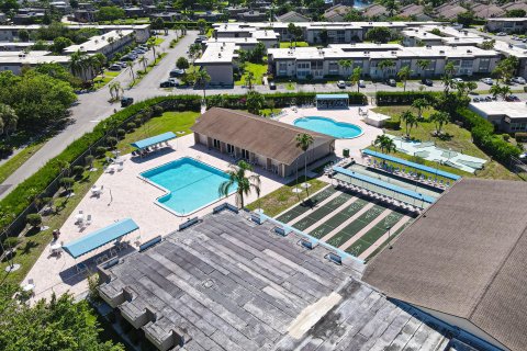 Condo in Palm Springs, Florida, 1 bedroom  № 1189577 - photo 3