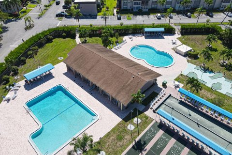 Condo in Palm Springs, Florida, 1 bedroom  № 1189577 - photo 2