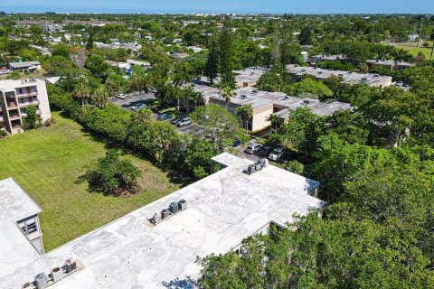 Condo in Palm Springs, Florida, 1 bedroom  № 1189577 - photo 7