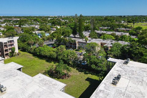 Condo in Palm Springs, Florida, 1 bedroom  № 1189577 - photo 10