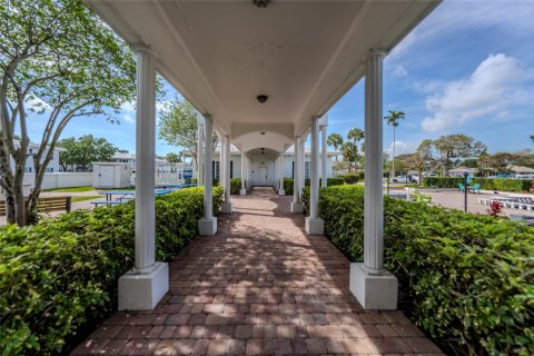 Condo in Fort Lauderdale, Florida, 2 bedrooms  № 1096609 - photo 13