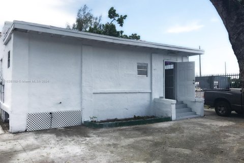 Propiedad comercial en venta en Miami, Florida № 1316304 - foto 3