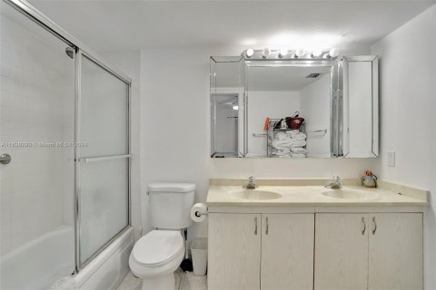 Condo in Coconut Creek, Florida, 2 bedrooms  № 1316305 - photo 27