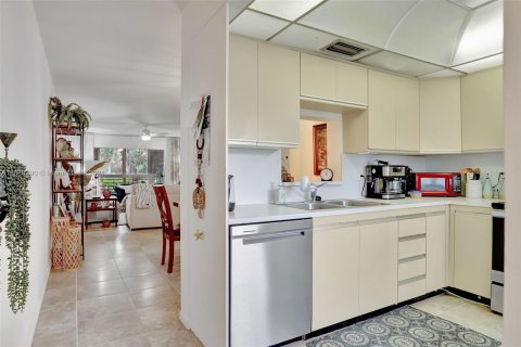 Condo in Coconut Creek, Florida, 2 bedrooms  № 1316305 - photo 18