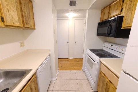 Condo in Tampa, Florida, 2 bedrooms  № 1405288 - photo 11