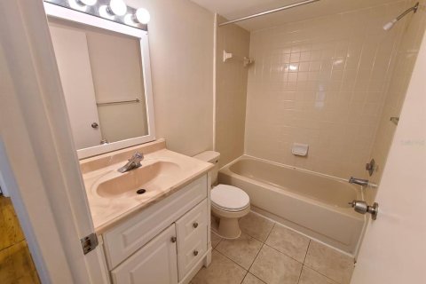 Condo in Tampa, Florida, 2 bedrooms  № 1405288 - photo 21