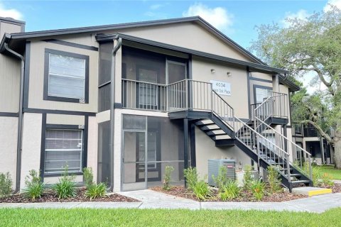 Condo in Tampa, Florida, 2 bedrooms  № 1405288 - photo 1