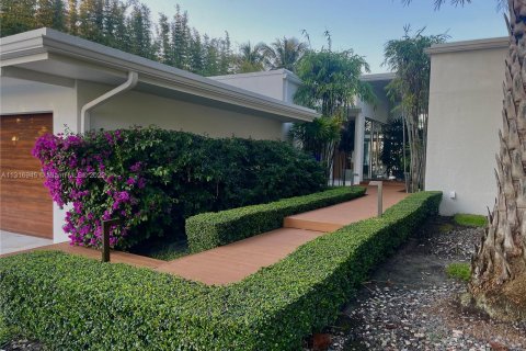 Villa ou maison à louer à Fort Lauderdale, Floride: 3 chambres, 218.51 m2 № 197579 - photo 4