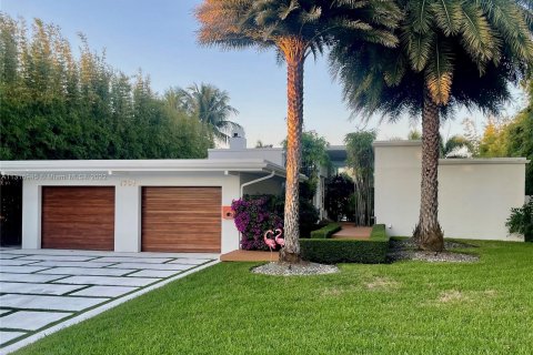 Villa ou maison à louer à Fort Lauderdale, Floride: 3 chambres, 218.51 m2 № 197579 - photo 1