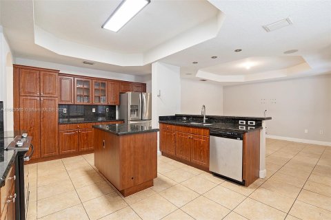 Casa en venta en Miami, Florida, 4 dormitorios, 278.24 m2 № 1418548 - foto 12