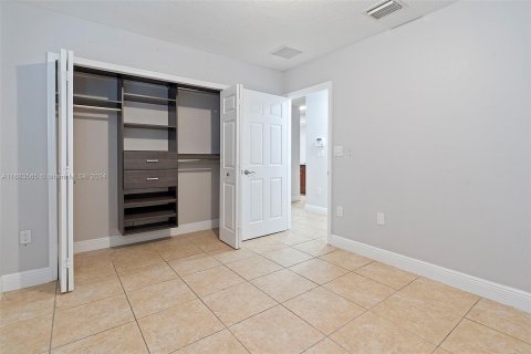 Casa en venta en Miami, Florida, 4 dormitorios, 278.24 m2 № 1418548 - foto 20