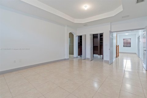 Casa en venta en Miami, Florida, 4 dormitorios, 278.24 m2 № 1418548 - foto 29