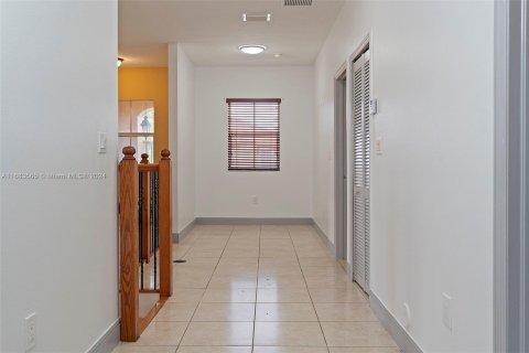 Casa en venta en Miami, Florida, 4 dormitorios, 278.24 m2 № 1418548 - foto 24