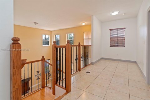 Casa en venta en Miami, Florida, 4 dormitorios, 278.24 m2 № 1418548 - foto 23