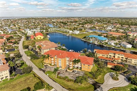 Copropriété à vendre à Punta Gorda, Floride: 2 chambres, 129.41 m2 № 944223 - photo 1