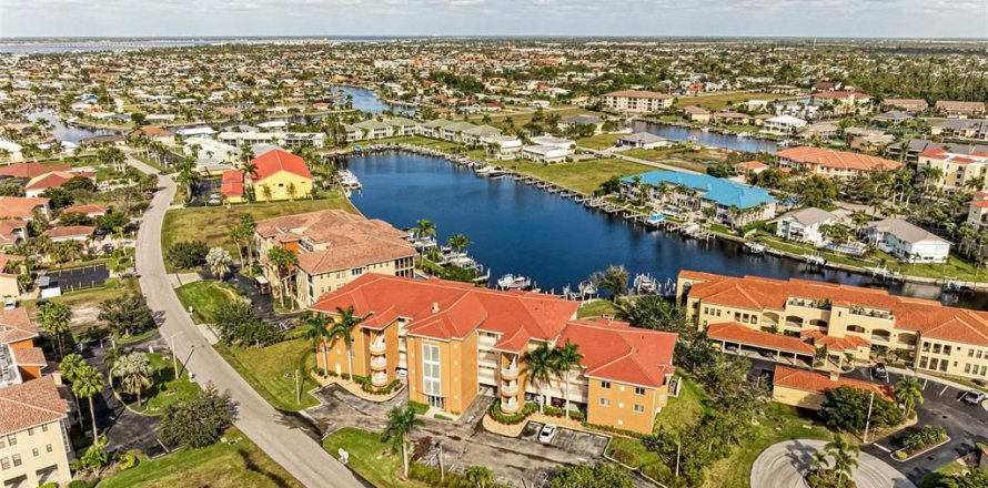 Condominio en Punta Gorda, Florida, 2 dormitorios  № 944223