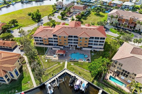 Copropriété à vendre à Punta Gorda, Floride: 2 chambres, 129.41 m2 № 944223 - photo 3