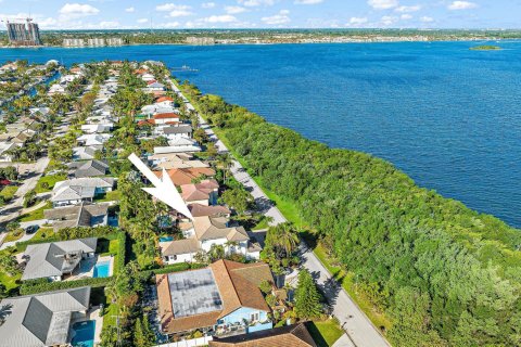 Villa ou maison à vendre à Riviera Beach, Floride: 4 chambres, 328.6 m2 № 928016 - photo 2