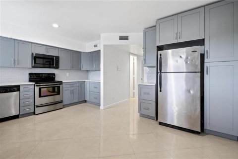 Condo in Deerfield Beach, Florida, 2 bedrooms  № 1179876 - photo 9