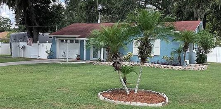 House in Brandon, Florida 3 bedrooms, 119.75 sq.m. № 916780