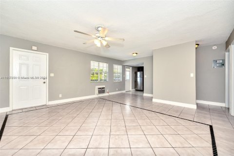 Appartement à louer à Fort Lauderdale, Floride: 1 chambre, 1460.61 m2 № 1353857 - photo 2