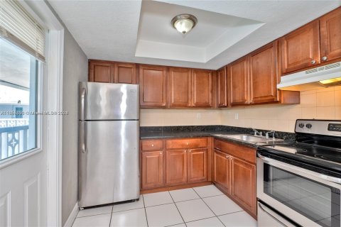 Apartamento en alquiler en Fort Lauderdale, Florida, 1 dormitorio, 1460.61 m2 № 1353857 - foto 1