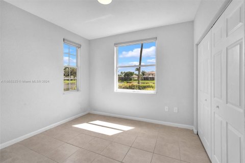 Touwnhouse à louer à Pembroke Pines, Floride: 3 chambres, 133.97 m2 № 1353858 - photo 10