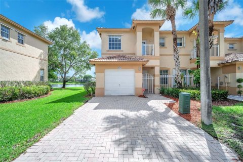 Touwnhouse à louer à Pembroke Pines, Floride: 3 chambres, 133.97 m2 № 1353858 - photo 1