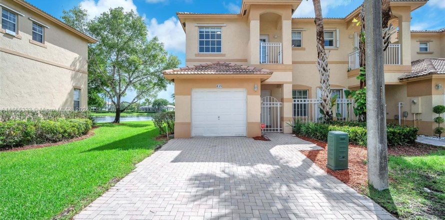 Adosado en Pembroke Pines, Florida 3 dormitorios, 133.97 m2 № 1353858