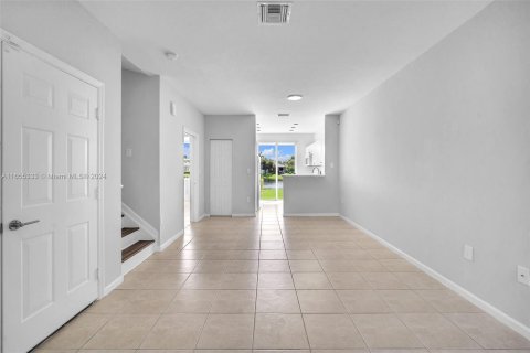 Townhouse in Pembroke Pines, Florida 3 bedrooms, 133.97 sq.m. № 1353858 - photo 5