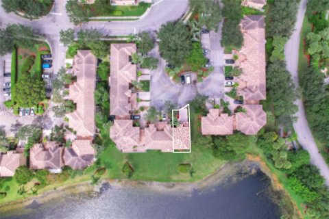 Touwnhouse à louer à Pembroke Pines, Floride: 3 chambres, 133.97 m2 № 1353858 - photo 3