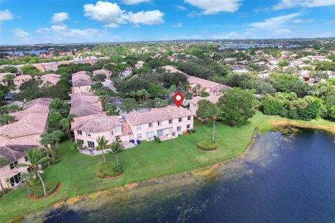 Touwnhouse à louer à Pembroke Pines, Floride: 3 chambres, 133.97 m2 № 1353858 - photo 2