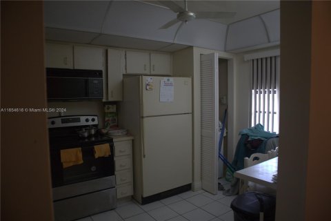 Condo in Pembroke Pines, Florida, 1 bedroom  № 1353901 - photo 5