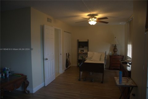 Condo in Pembroke Pines, Florida, 1 bedroom  № 1353901 - photo 2