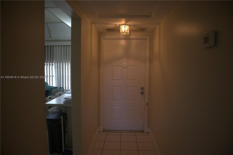 Condominio en venta en Pembroke Pines, Florida, 1 dormitorio, 79.15 m2 № 1353901 - foto 3