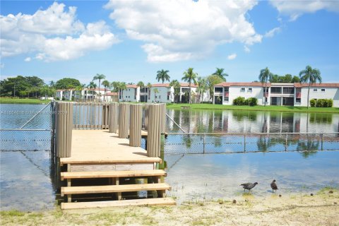 Condo in Pembroke Pines, Florida, 1 bedroom  № 1353901 - photo 29