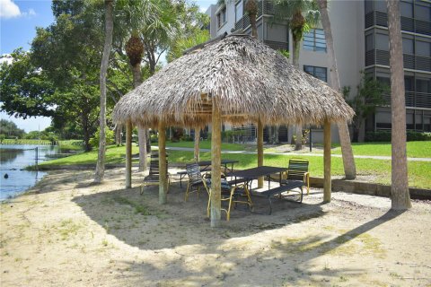 Condo in Pembroke Pines, Florida, 1 bedroom  № 1353901 - photo 26