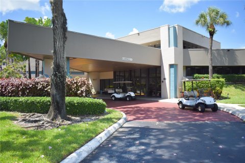 Condo in Pembroke Pines, Florida, 1 bedroom  № 1353901 - photo 16