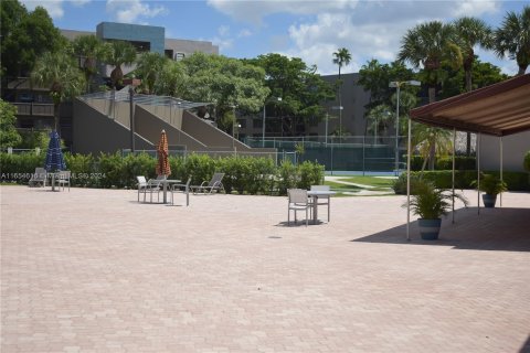 Condo in Pembroke Pines, Florida, 1 bedroom  № 1353901 - photo 24