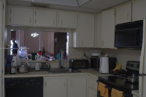 Condo in Pembroke Pines, Florida, 1 bedroom  № 1353901 - photo 6