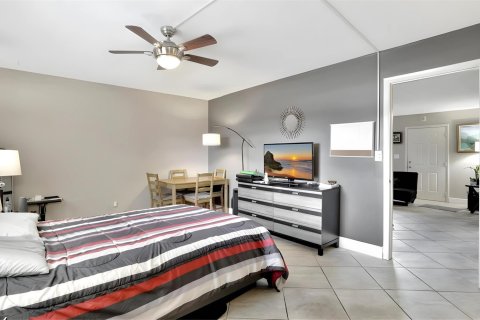Condominio en venta en Wilton Manors, Florida, 1 dormitorio, 61.78 m2 № 1132659 - foto 4
