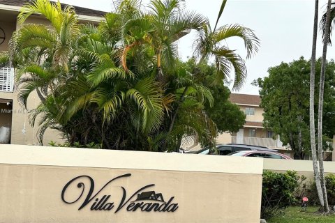 Condominio en venta en Hialeah, Florida, 2 dormitorios, 92.72 m2 № 1269217 - foto 4