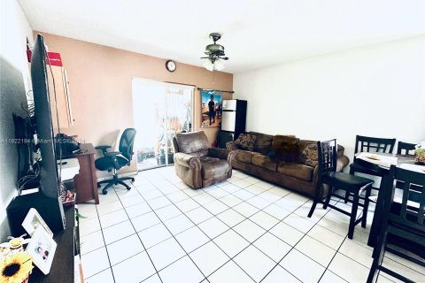 Condominio en venta en Hialeah, Florida, 2 dormitorios, 92.72 m2 № 1269217 - foto 7