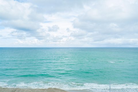 Condo in Hollywood, Florida, 2 bedrooms  № 1002853 - photo 16